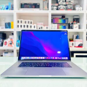 APPLE MACBOOK PRO 2017  I7 16GB RAM / 256GB SSD